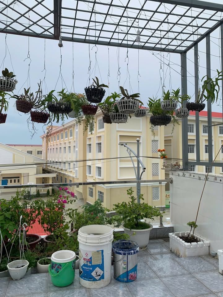 Nhà phố 1 trệt 2 lầu tại An Bình, diện tích 72m² giá 4.3 tỷ - Đối diện trường học!