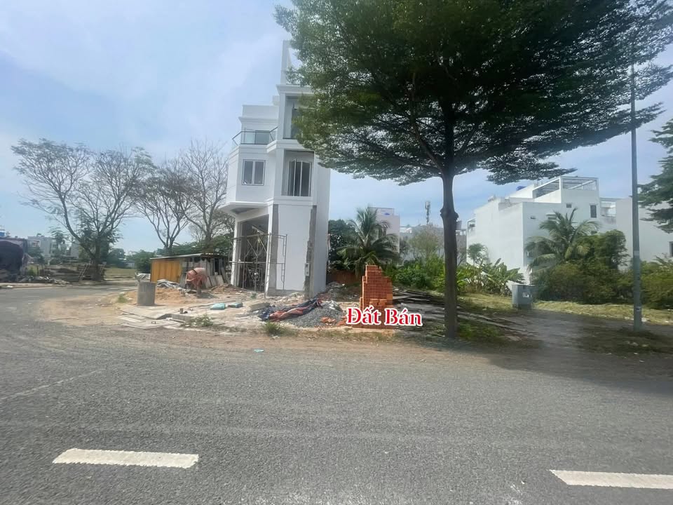 Đất nền Bến Lức 100m² giá 4.5 tỷ - Vị trí kinh doanh đắc địa!