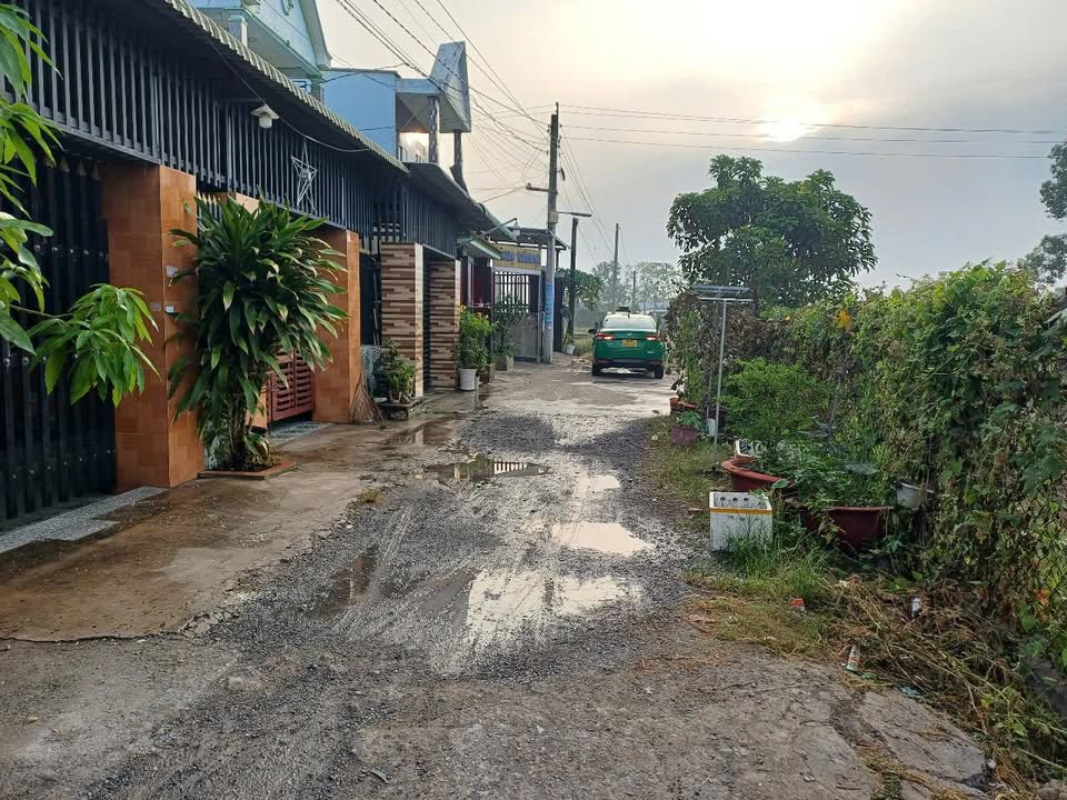 Nhà bán Ấp 1, Đức Hòa Đông 130m² giá 1.65 tỷ - Đường xe tải thông thoáng!