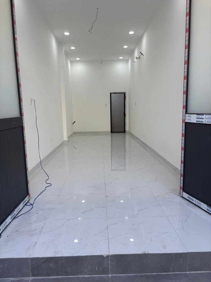 Cho thuê mặt tiền Bạch Đằng 17m² giá 15 triệu - Kinh doanh tự do ngay Hàng Xanh!