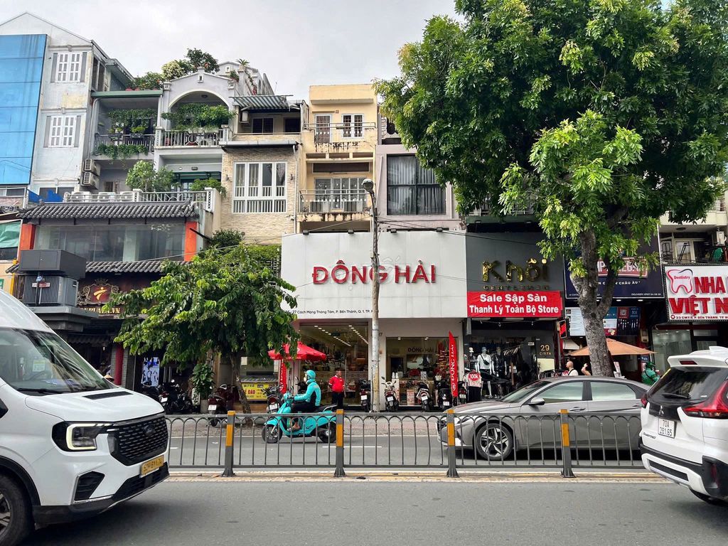 Cho thuê mặt bằng 600m² Đường Cách Mạng Tháng 8 Quận 1 - Vị trí đắc địa, sẵn sàng kinh doanh!