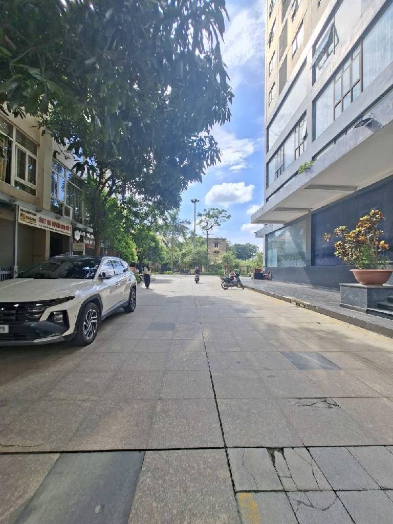 Nhà riêng Lạc Long Quân, Tây Hồ 52m² giá chỉ 1.5 tỷ - Thiết kế hiện đại, gần Hồ Tây!