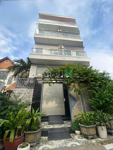 Cho thuê nhà nguyên căn 8 phòng - Đường Lê Thánh Tôn, trung tâm Quận 1 - Vị trí đắc địa, kinh doanh sầm uất!