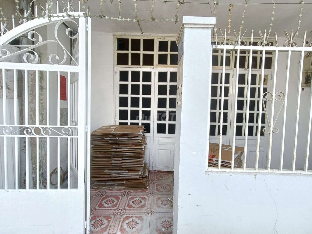 Nhà nguyên căn 140m² hẻm xe tải, đường Linh Trung - Giá 8 triệu/tháng