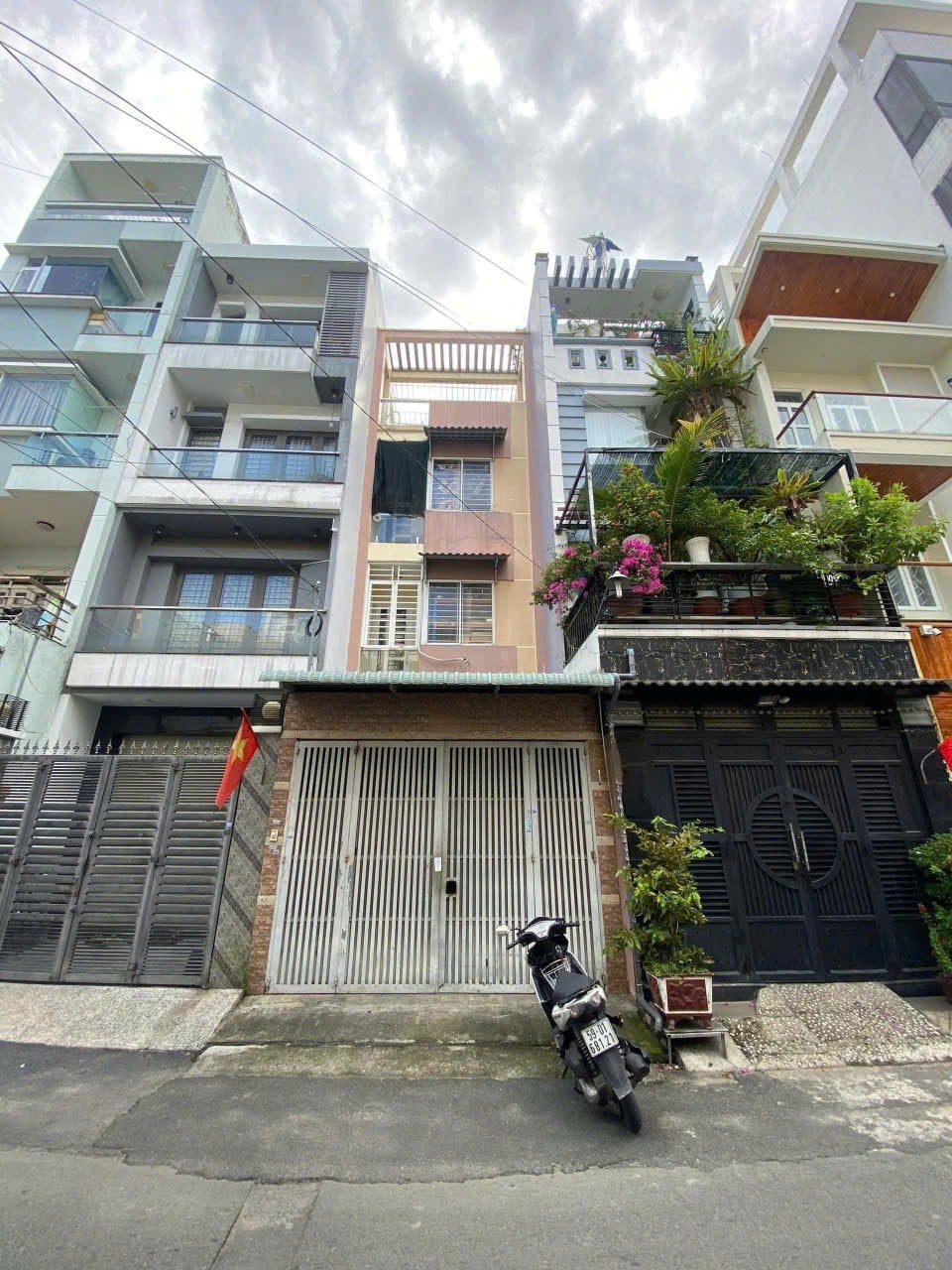 Nhà 4 tầng đường Lê Văn Quới 68.9m² giá 7.9 tỷ - Tiện kinh doanh ngay!