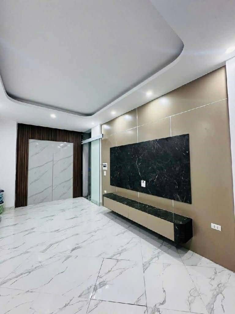 Nhà phố Láng Hạ 35m² giá 8.3 tỷ - Vị trí đắc địa, ô tô tránh