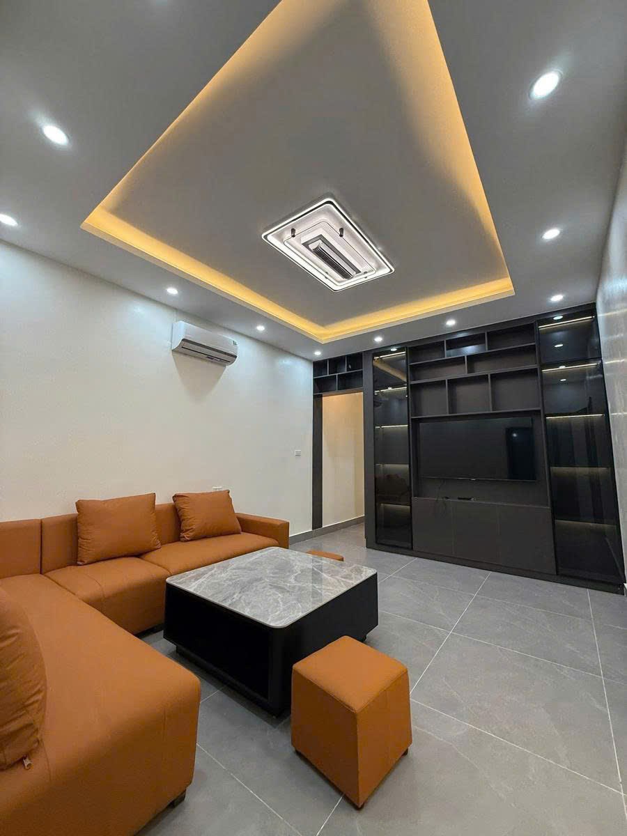 Bán nhà mặt phố Hoàng Hoa Thám 110m² giá 47 tỷ - Tòa 8 tầng thang máy, thiết kế hiện đại!