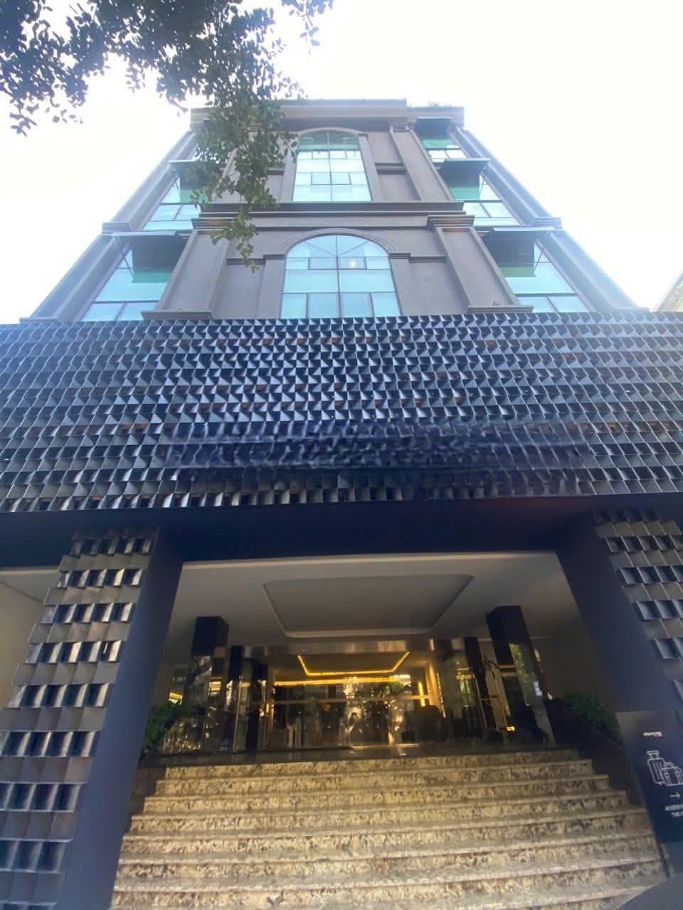 Chuyển nhượng khách sạn 4 sao tại phố cổ Hoàn Kiếm 800m² - Doanh thu ổn định 100 tỷ/năm!