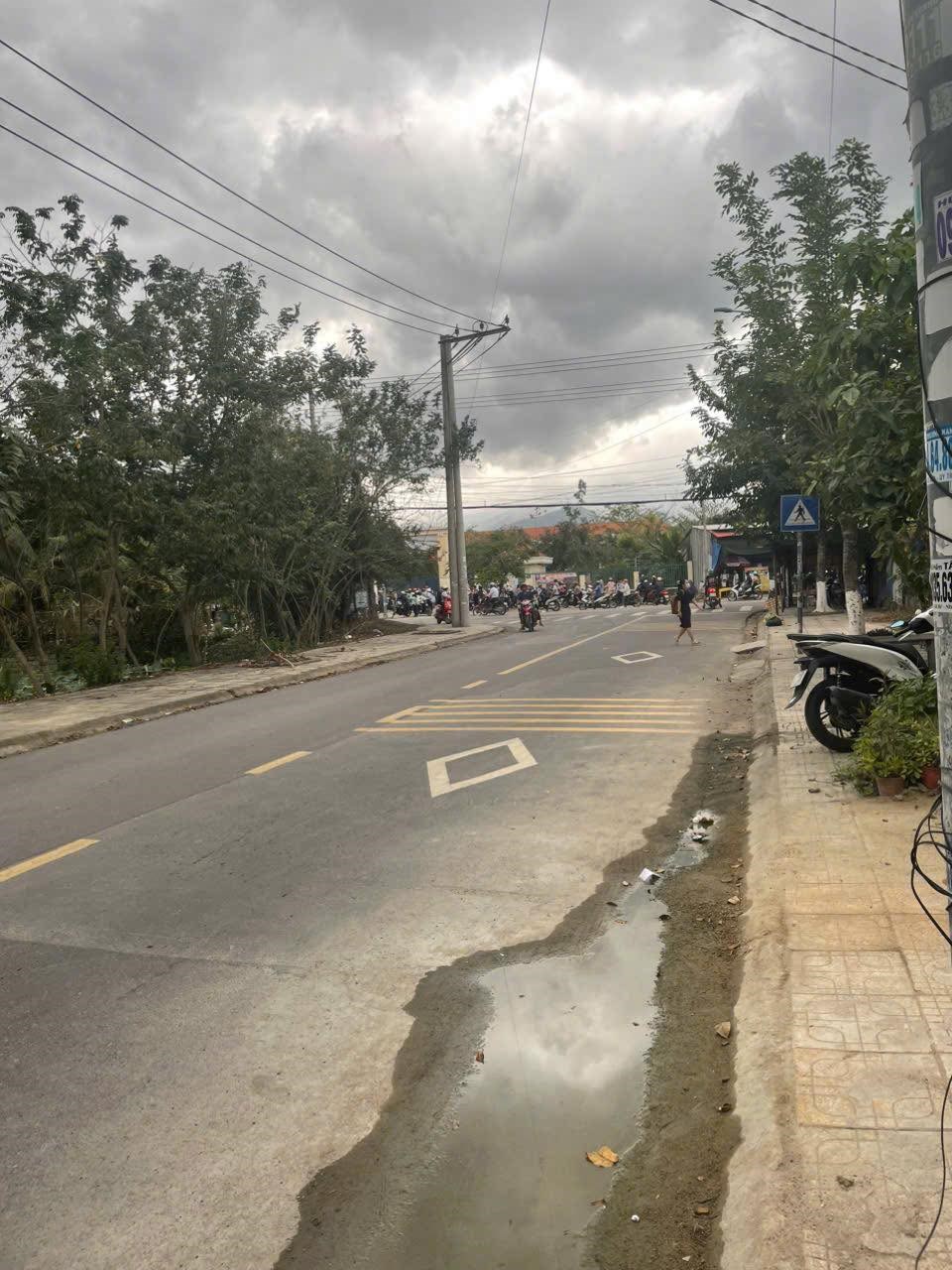 Nhà mặt tiền đường nhựa Thị Trấn Diên Khánh 185.6m² giá 3 tỷ - Đầu tư sinh lời ngay!