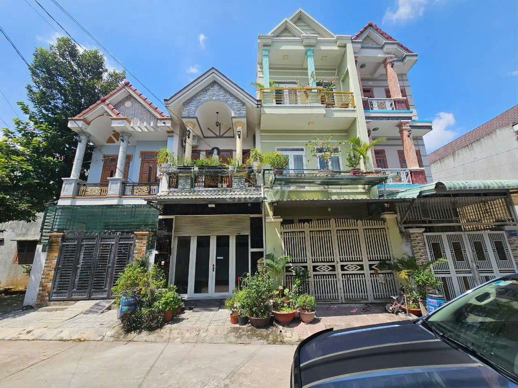 Nhà phố Tân Đông Hiệp Dĩ An 61.9m² giá 3.9 tỷ - Sổ hồng riêng chính chủ