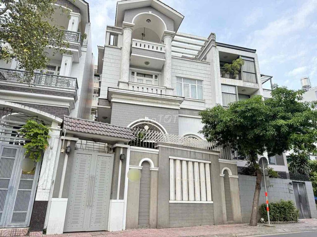 Bán Biệt Thự 2 Mặt Tiền Trường Sa 165m² giá 45 tỷ - Cơ hội đầu tư hiếm có!