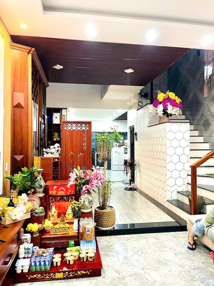 Nhà 3 tầng Đoàn Nguyễn Tuấn, Hòa Xuân 100m² giá 6 tỷ - Sẵn sàng vào ở ngay!