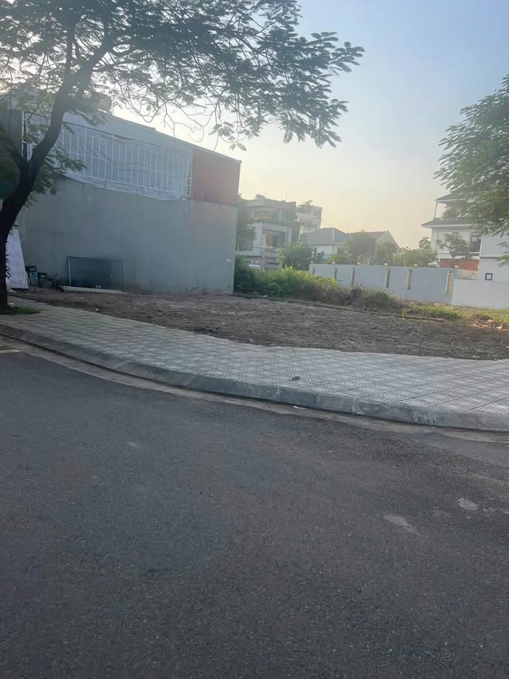 Bán lô góc biệt thự Châu Sơn 221m² giá 4 tỷ - Vị trí đắc địa gần công viên