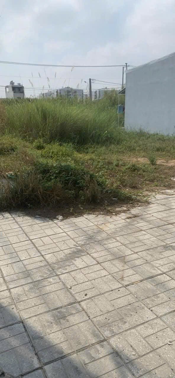 Bán đất nền góc 3 mặt tiền đường Lê Thị Riêng, Long Xuyên - Diện tích 89m² giá chỉ 2 tỷ!