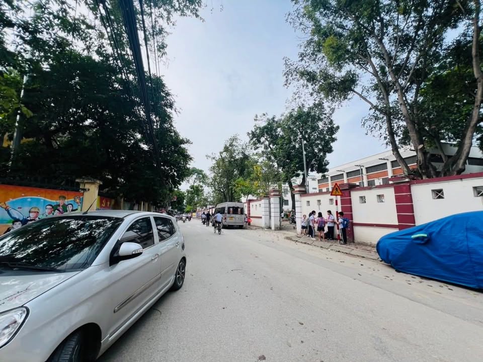 Kho xưởng tại thôn Đông, xã Việt Hùng, 99m² giá thỏa thuận - Kinh doanh sầm uất ngay cửa!