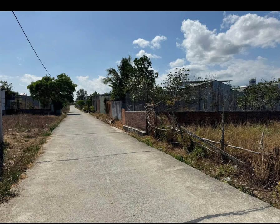 Đất thổ cư bán gấp tại Đăk Cấm, Kon Tum - Diện tích 250m², giá chỉ từ 700 triệu!