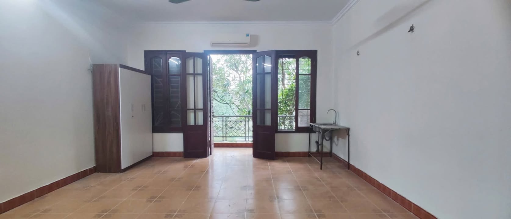 Room for Rent tại Kim Đồng, Hoàng Mai 2-3 người - Không gian thoáng đãng, view hồ mát mẻ!