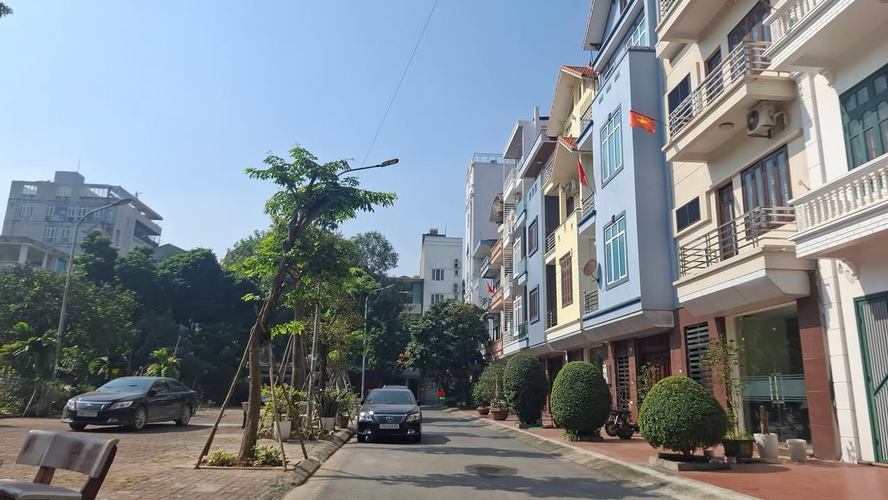 Nhà 3 tầng KĐT Phú Điền, Từ Sơn, 102m² giá 8 tỷ - Sổ đỏ lâu dài, thương lượng!