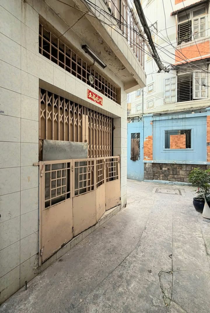 Nhà 1 Hồng Bàng, Quận 6 diện tích 23m² giá 3 tỷ - An ninh tốt, vị trí đẹp!