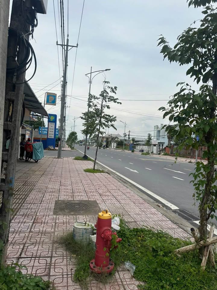 FrontHouse Bờ Kinh Tiến Thành 1350m² giá 35 tỷ - Vị trí đắc địa, tiềm năng sinh lời!