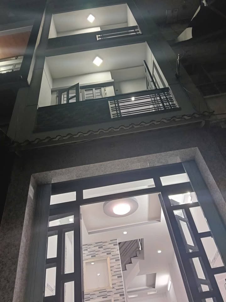 Nhà bán Quận Bình Tân 31m² giá 4.39 tỷ - Vị trí đắc địa ngay chợ Bình Trị Đông!