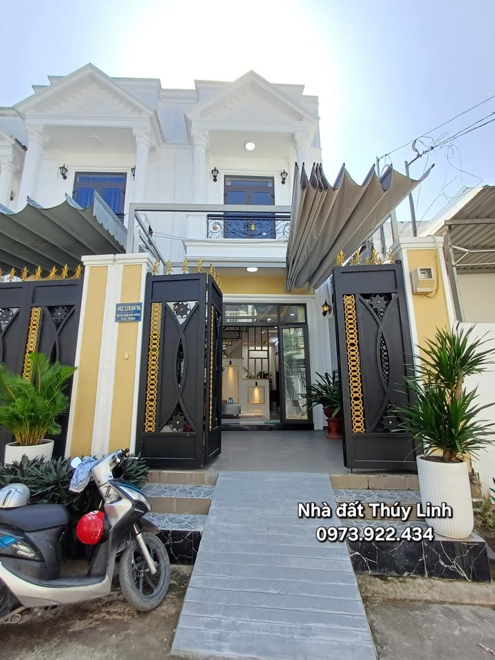 Nhà phố 64m² An Phú Đông Quận 12 giá 4.69 tỷ - Nội thất đầy đủ, tiện ích xung quanh phong phú!