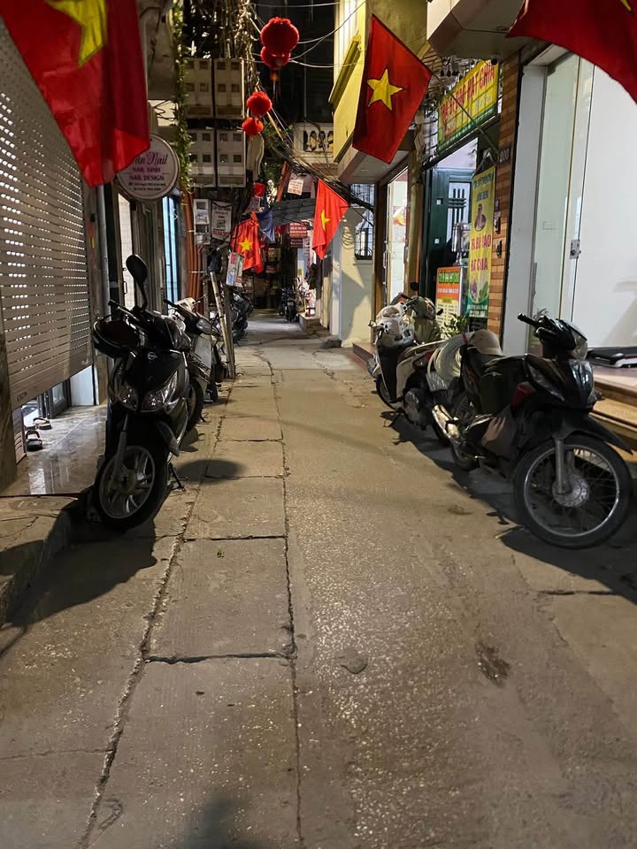 Nhà mặt tiền Kim Mã 37m² giá 10 tỷ - Lô góc kinh doanh sầm uất!