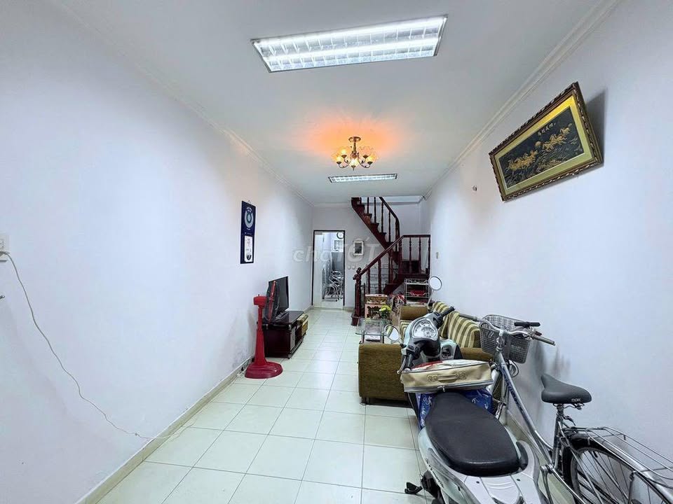 Nhà nguyên căn hẻm rộng Nguyễn Thông, Quận 3 - Tiện nghi đầy đủ, chỉ 15 triệu/tháng!