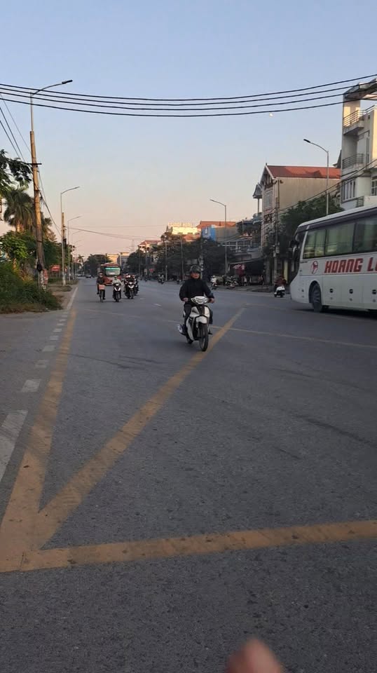 Đất mặt đường Hà Nội, Quán Toan, 300m² - Kinh doanh thuận lợi!