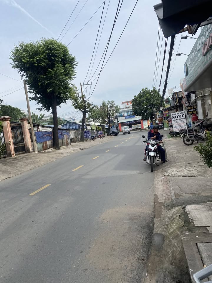 Nhà mặt tiền Làng Tăng Nhơn Phú, Thủ Đức 130m² giá 20 tỷ - Đầu tư sinh lời ngay!