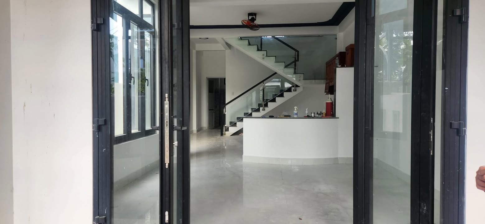 Nhà phố Điện Nam Trung 136m² giá 3.2 tỷ - Đường rộng 7.5m, gần chợ và trường học!