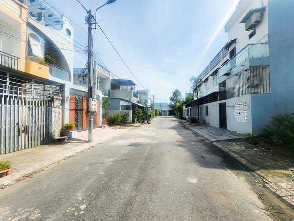 Nhà phố Long Trạch Cần Đước 80m² giá 2.2 tỷ - Sổ hồng riêng, chính chủ!