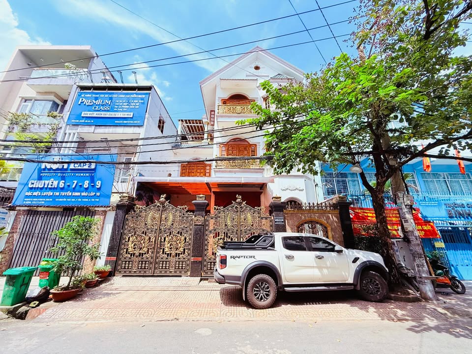 Biệt thự mặt tiền Nguyễn Thái Học, Tân Thành 173m² giá 34.9 tỷ - Thiết kế sang trọng, không gian rộng rãi!