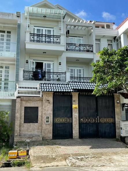 Nhà 4 tầng Phú Thuận Q7 168m² giá 17.5 tỷ - Đối diện công viên, gần Phú Mỹ Hưng!