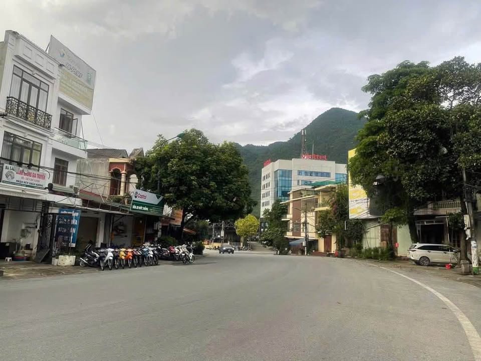 Nhà mặt đường 20/8, Phường Nguyễn Trãi, 140m² chỉ 2 tỷ - Bán gấp kèm lộc!