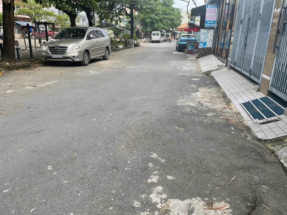 Nhà 1 trệt 1 lầu tại An Bình, Biên Hòa 70m² giá 3.8 tỷ - Sân xe hơi thoáng mát!