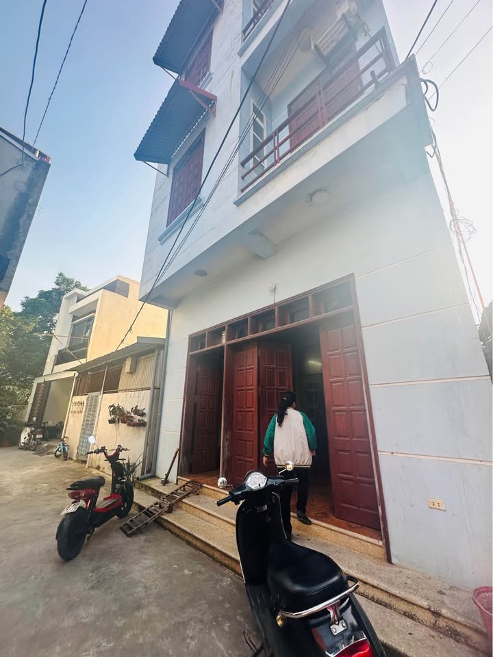 Nhà 3 tầng tại Vĩnh Yên 68m² giá chỉ 2 tỷ - Vị trí trung tâm thuận lợi!