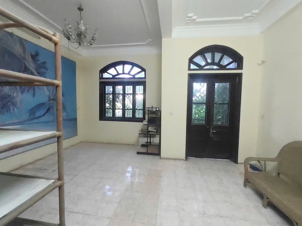 Nhà nguyên căn 3 tầng Nguyễn Văn Cừ 100m² giá 15 triệu - Sân vườn thoáng mát!