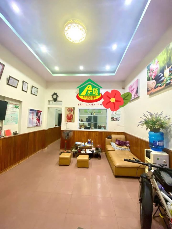 Nhà 2 tầng ngõ Trương Hán Siêu, Ninh Bình 77m² giá 5 tỷ - Kinh doanh thuận lợi!