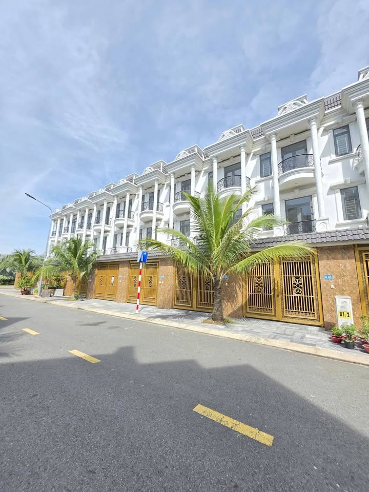 Nhà phố Tân Đông Hiệp, Dĩ An 68m² giá 4.8 tỷ - Sẵn sàng vào ở ngay!