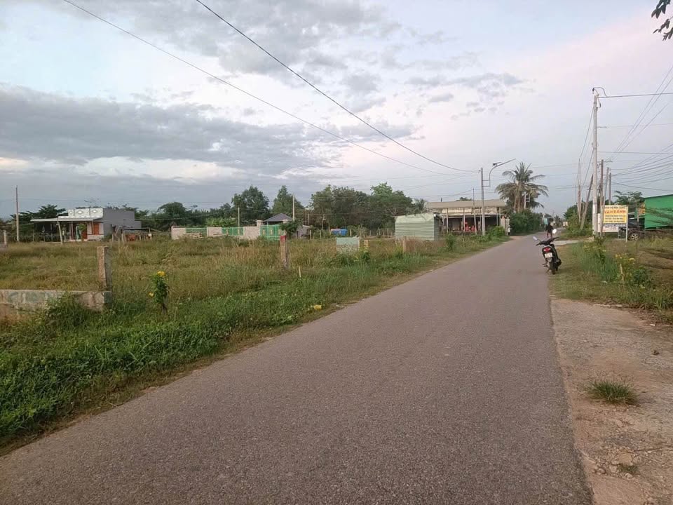 Đất thổ cư 431m² tại Hàm Liêm - Mặt tiền nhựa, giá chỉ 2 tỷ!