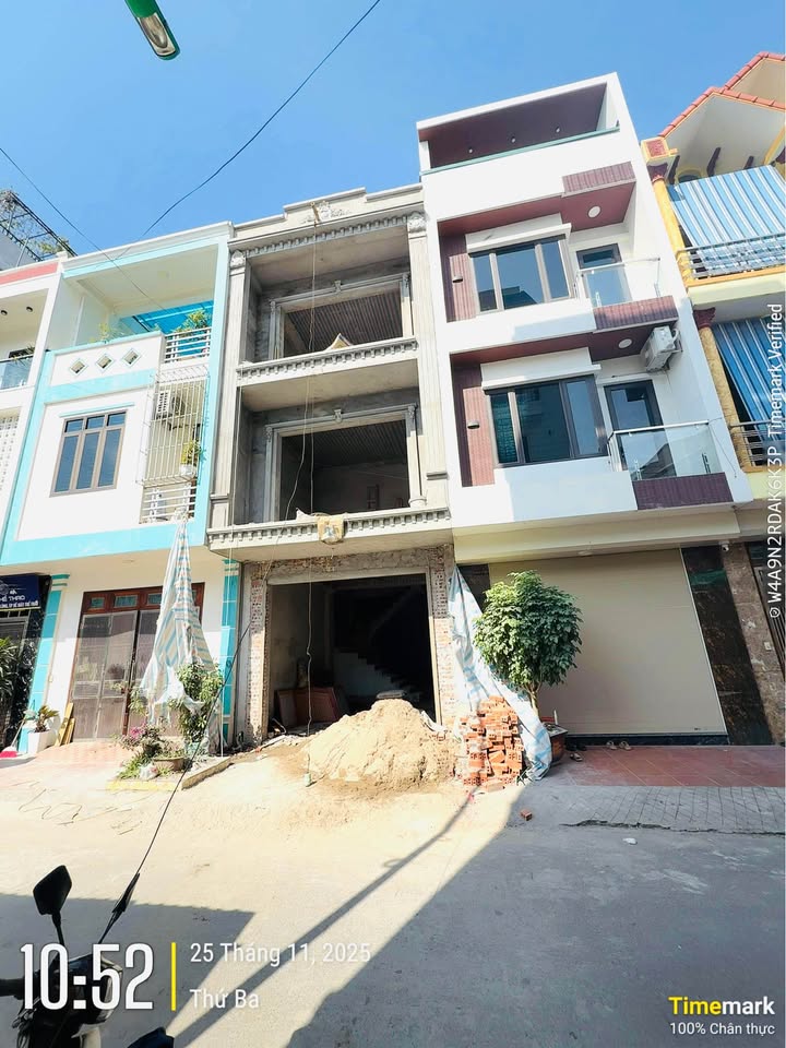 Nhà 3 tầng chính chủ tại Trần Lãm, Thái Bình - Diện tích 54m², giá 4 tỷ VND - Thiết kế hiện đại, tiện nghi!