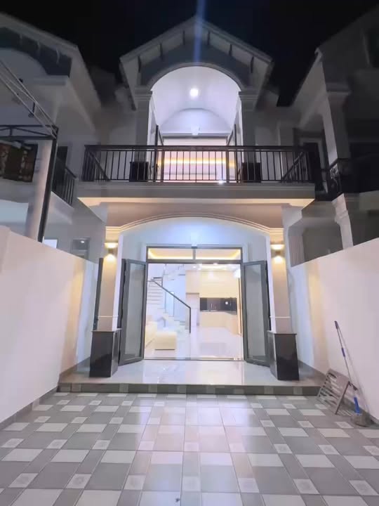 Nhà lầu Khu Tái Định Cư Bảo Vinh 100m² giá 2.63 tỷ - Thiết kế đẹp và tiện nghi!