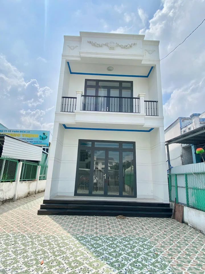 Cho thuê nhà trệt lầu mặt tiền đường 3/2, Cần Thơ 183m² - Vị trí đắc địa cho kinh doanh!