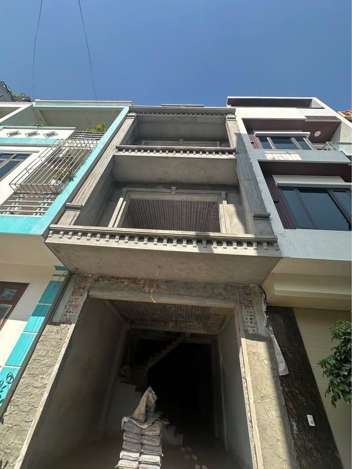 Nhà 3 tầng hướng Đông Nam tại Trần Lãm, Thái Bình 53.9m² - Thiết kế sang trọng, giá chỉ 4 tỷ!