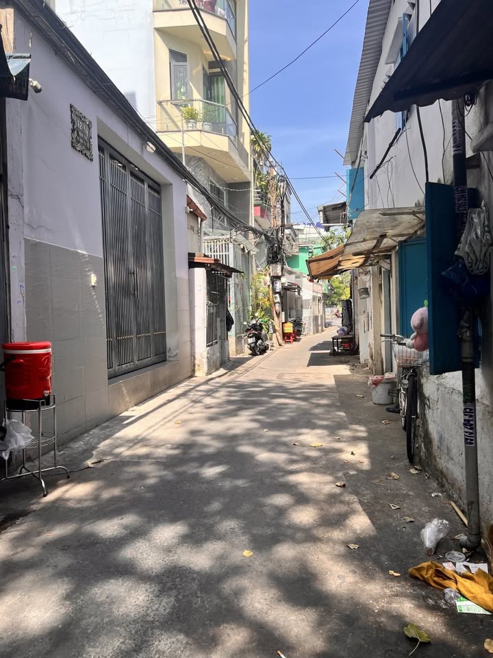 Nhà phố 3 tầng trên đường Ba Đình, 32m² giá 4 tỷ - Sổ hồng riêng, tặng nội thất!