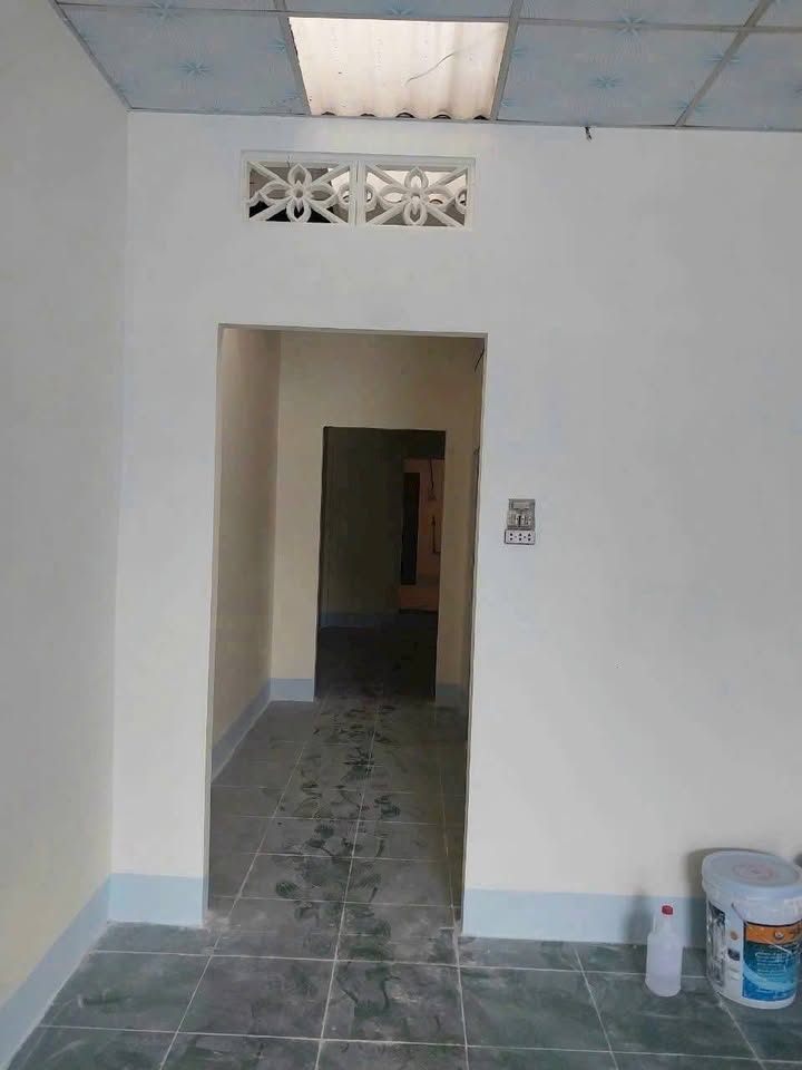 Nhà mặt tiền tỉnh lô 8, xã Phú Hòa, 95m² giá 1.85 tỷ - Sân đậu xe hơi tiện lợi!