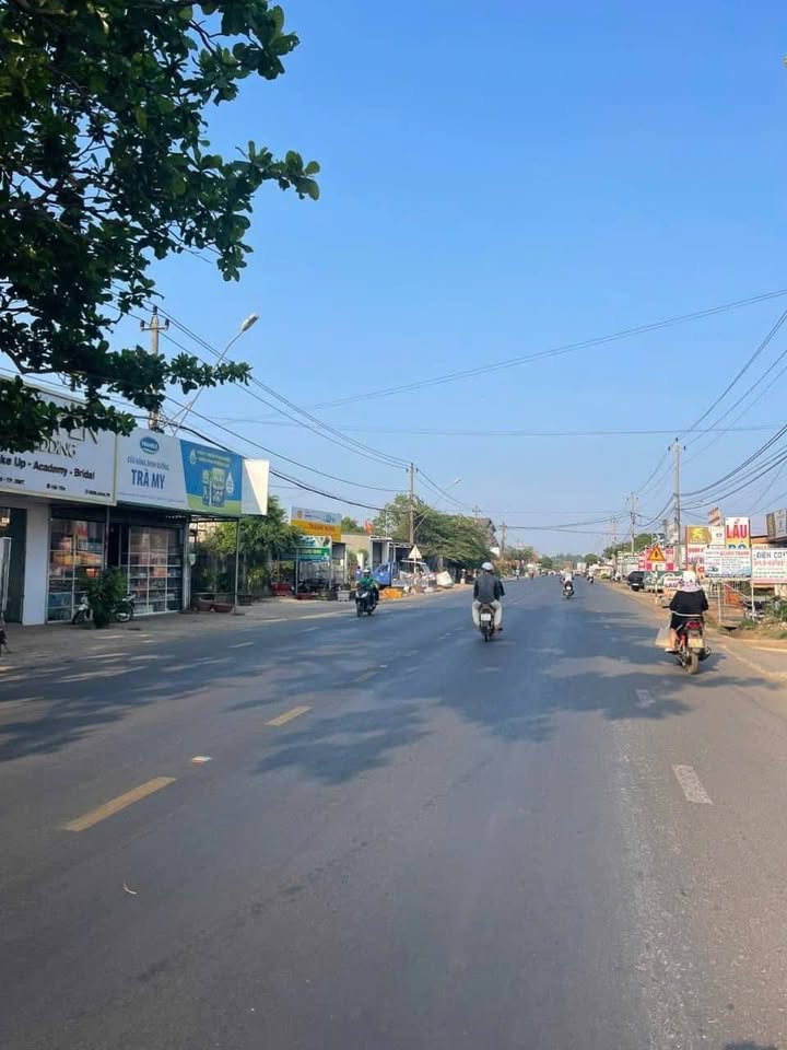 Đất mặt tiền Quốc lộ 14, Hòa Phú, 360m² giá 5.99 tỷ - Kinh doanh sầm uất!