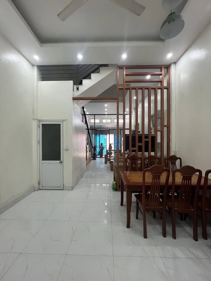 Nhà nguyên căn cho thuê đường Ngô Gia Tự, 4 ngủ khép kín, giá 10 triệu - Sẵn sàng vào ở!