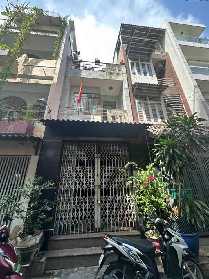 Nhà phố Hậu Giang Q6 46.8m² giá 7.2 tỷ - Hẻm xe hơi tới cửa!